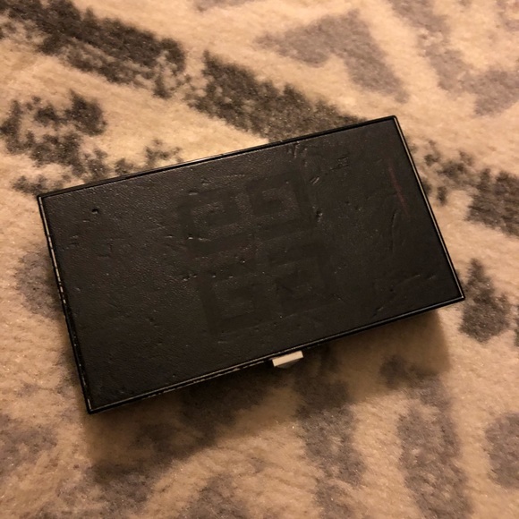Givenchy Compact - Picture 2 of 4